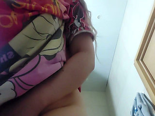 MILF Went to the Bathroom for a Mop, but After Masturbating, She Got an Orgasm and Squirt