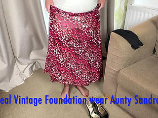 Aunty Sandra Summer Strip Vgq52