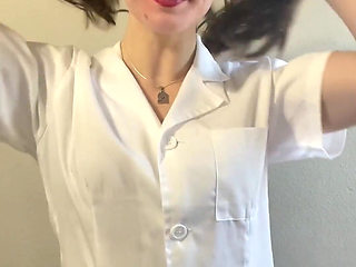 The Nurse Wants to Have Fun When the Doctor Is Running Late