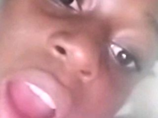 Beautiful African Girl plays