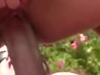 There Has Never Been a Better Place to Work in a Creampie Than Be Outdoor
