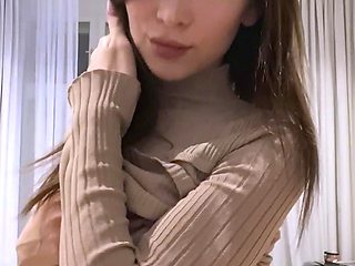 Amateur brunette teen in solo
