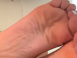 Live Cam: Oiled and Wrinkled Soles