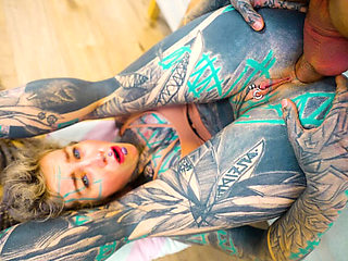 Tattooed babe Anuskatzz gets her tight ass stretched deep by thick Italian cock in wild anal fuck