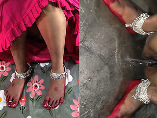 Desi beautiful Bhabhi pissing full close up video with hairy pussy