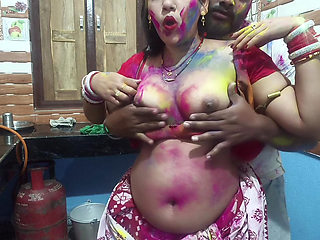 Beautiful Bengali bhabhi enjoy holi special with her neighbours applied lot of colors in hindi