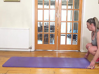 AuntJudysXXX - Busty MILF Maisie Lewis Fucks Her New Personal Trainer