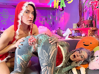 Happy Xmas with Anuskatzz, Miss Flora, and Lily Lu