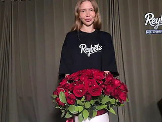 Wet rough sex for a bouquet of flowers on March 8th. Hit the jackpot on a datin