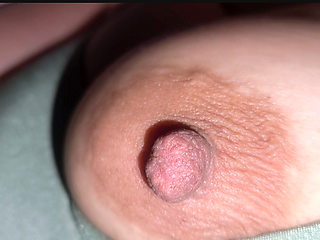 My step Sister under the blanket step sister shared Kakak tiriku di bawah selimut saudara tiri berbagi tampilan malam tidurnya