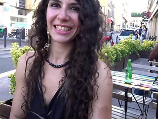 Emma has to deal with her patients - Jacquie et Michel TV