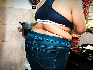 Uber Driver Girl Morning Routine Start by Cooking in Kitchen After Getting Fucked by Roommate