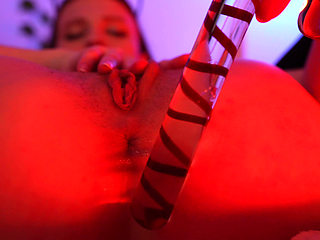 Hot Babe Gets Turned on by Rough Anal Sex with a Big Toy