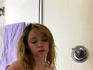 amateur blonde solo webcam