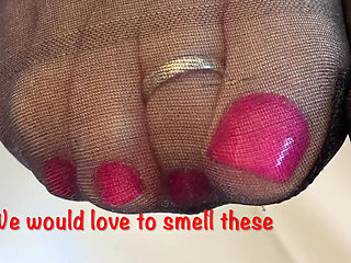 Mrs Mature Feet Teasing You All with Her Cute Toes 397