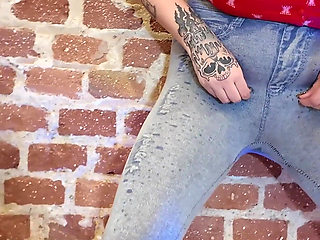 Rebeca Addams and Ana Spears Peeing on Jeans Show off