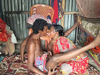 Desi housewife ki doggy style mein gand Mari