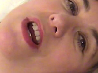 Wetting her Pantyhose