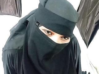 Muslim Girl Perfect Footjob - Desi Teen in Hijab Gives Amazing Foot Fetish Fun