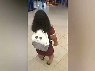 Dwarf Girl Solo Play in Public Mall - Sun & Stiv69