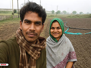 Pakisthani Desi Couple Outdoor Field Romantic Kiss Selfi Video By -Snapchat143