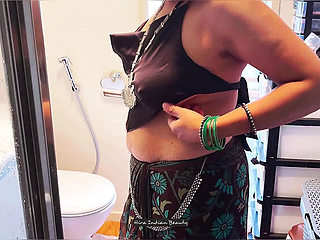 Desi Indian Wife in Saree Cosplay - Big Natural Tits, Hot Kissing & Moaning Sex