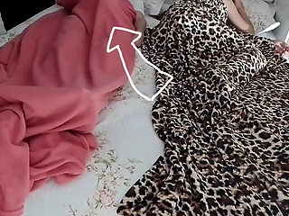 Empregada Teve Que Dividir a Cama Com Patrao Devido Reforma De Sua Casa!