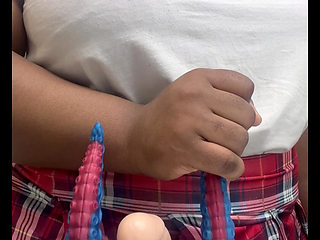 It’s Too Small so I Have to Use 1 Hand!