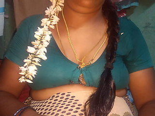 Molai azhagi priyanka atthaiyin sidhiyil viralgalai vittu aatum munnal kadhalan, big boobs priyanka aunty sex