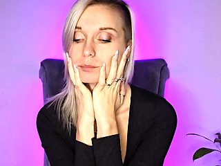 AMATEUR BIGTIT BLONDE TEEN MASTURBATES IN STALKINGS