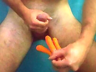 I'm having fun with 4 carrots in my ass