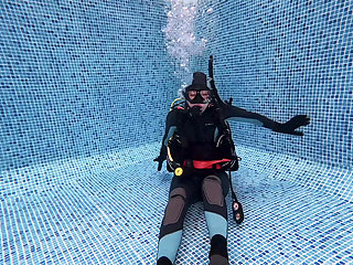 Scuba Wank & Underwater Orgasm