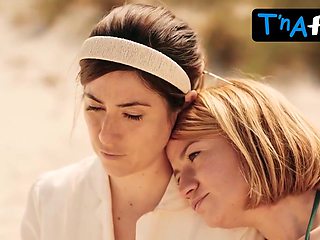 Nina Gummich Bathing suit Gig in Alice