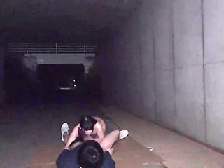 Public Self-play - a True Ona-girl Records Her Quiet Peak on a City Walk Chapter-5