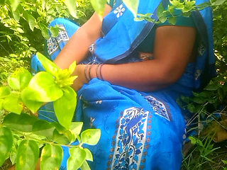 Beautiful boobs of the aunty who works in the garden