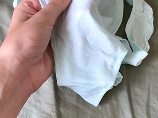 Amateur Foot Fetish Girlfriend Sucks and gives a Footjob