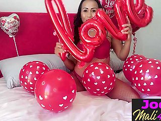 Asian cutie posed and fucked herself