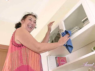 Aunt Judy's Cleaning Day: Over 50 BBW Amateur Esmerelda & Her Curvy Figure
