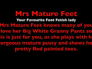 Mrs Mature Feet and Her Big Granny Pants 543