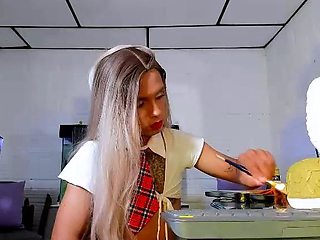 AMATEUR BIGTIT BLONDE TEEN MASTURBATES IN STALKINGS
