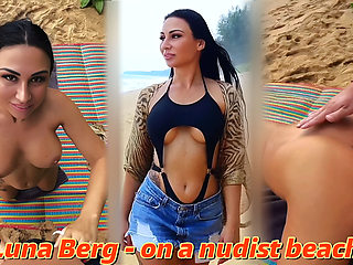 Secret Moment on the Beach Stranger Peeks and Gets His Chance