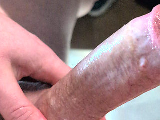 Quick oily wank with thick cum