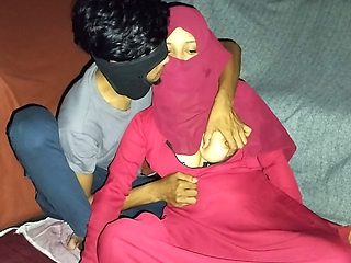 INDIAN HOT COLLEGE GIRL CHEATING HER FAMILY AND FIRST TIME SEX WITH HER NEWLY BOYFRIEND.