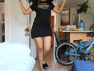 Booty shaking, ebony