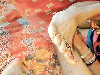 Bedroom me kiya masti nikaal diya bhabhi ne apni choot ka paani