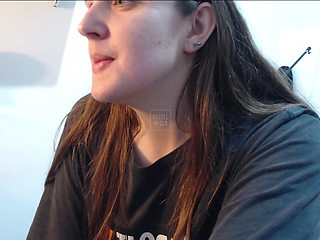 Sexy and big ass girl does live and gets naked