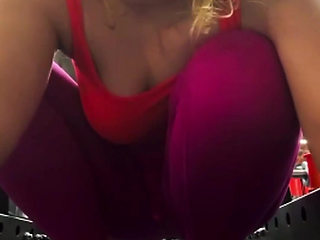 Sexy Training in the Gym in Leggins