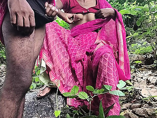 Jungle Mein Apni Biwi Ko Chodte Hue – Desi Bhabhi Ka Romantic Blowjob (Xtremee)