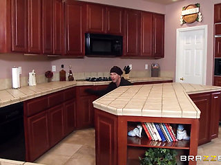 Teens Like It Big - Cassidy Banks Deepthroats Panty-sniffing Bu'rglar While Her Boyfriend Watches