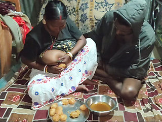 Indian desi wife Ne pyar Se pani puri khilaya